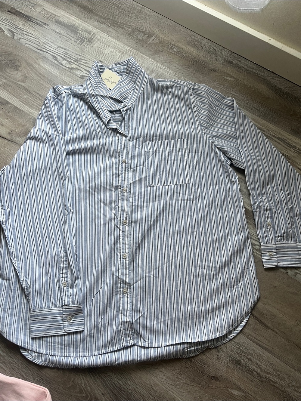 Universal Thread Blue & White Striped Women's Button-Down Relaxed Fit Shirt